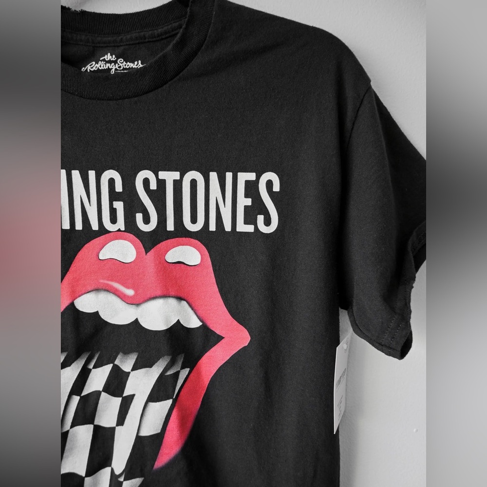 LivyLu “The Rolling Stones” Graphic Tee - NWT - Picture 4 of 7